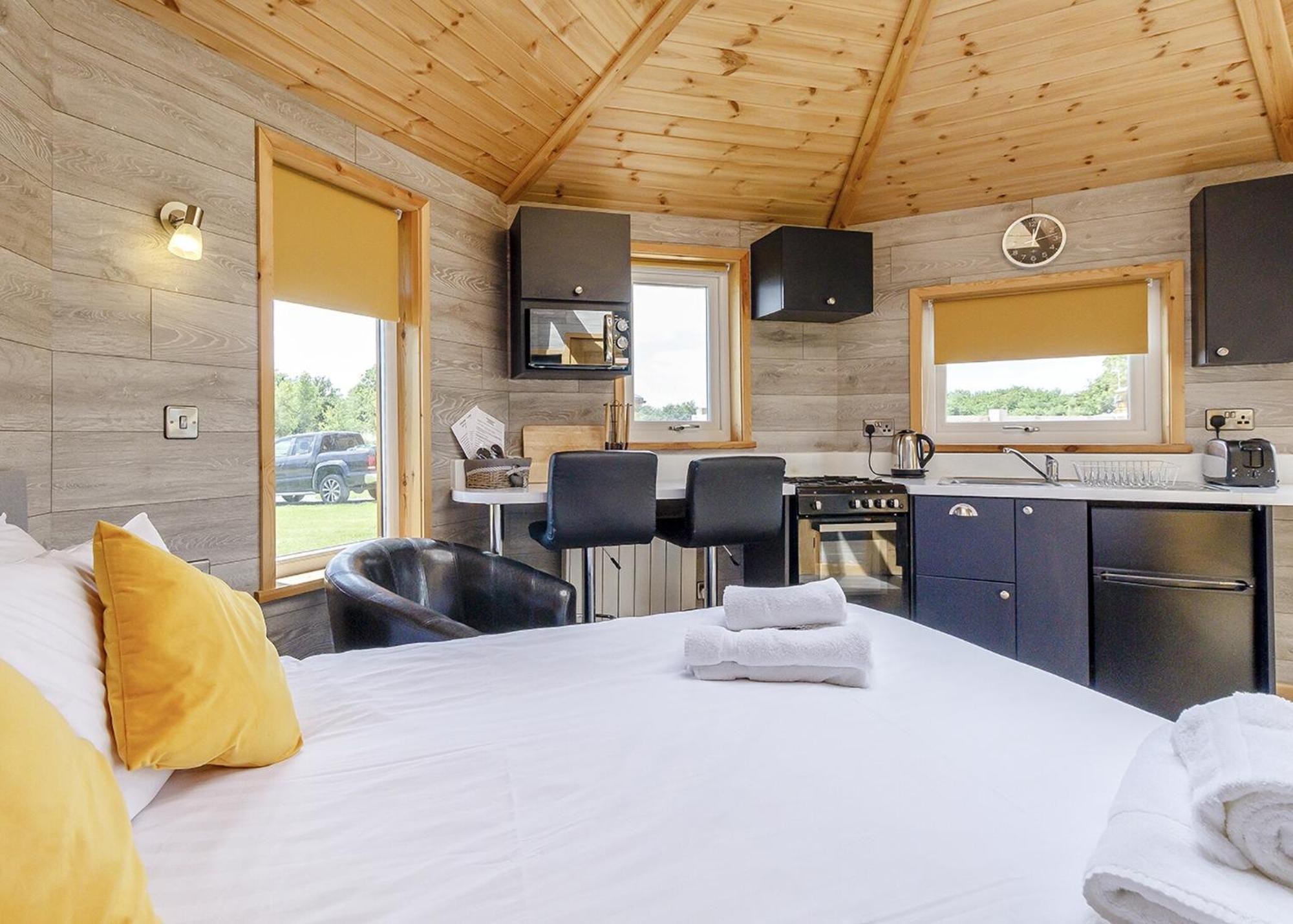 Green Meadows Park Garton Room photo